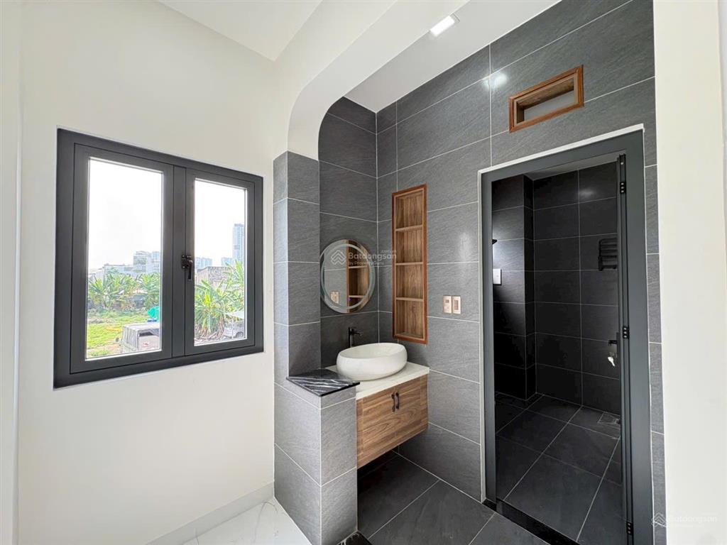 Nhà 3 tầng full nội thất, sổ hoàn công. gần tttm bigc go! dt 118.9m2. đường 6m. giá 7.95 tỷ tl