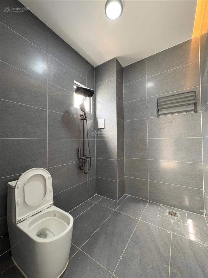 Nhà 3 tầng full nội thất, sổ hoàn công. gần tttm bigc go! dt 118.9m2. đường 6m. giá 7.95 tỷ tl