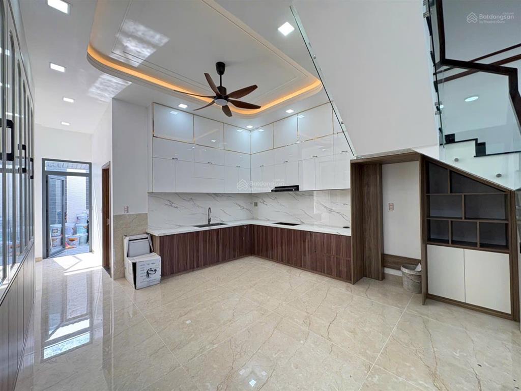 Nhà 3 tầng full nội thất, sổ hoàn công. gần tttm bigc go! dt 118.9m2. đường 6m. giá 7.95 tỷ tl