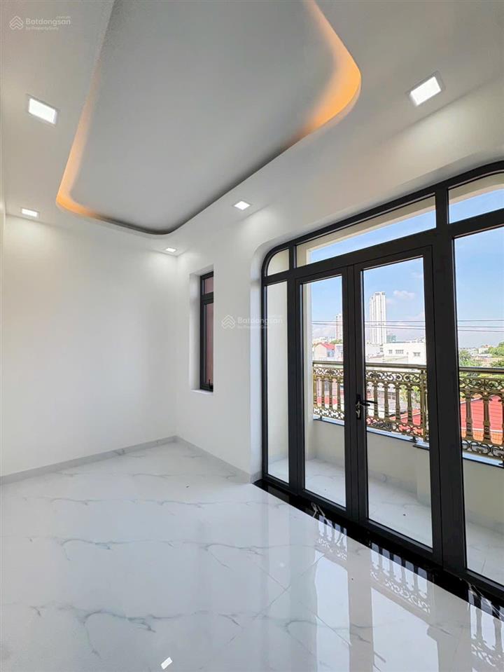 Nhà 3 tầng full nội thất, sổ hoàn công. gần tttm bigc go! dt 118.9m2. đường 6m. giá 7.95 tỷ tl