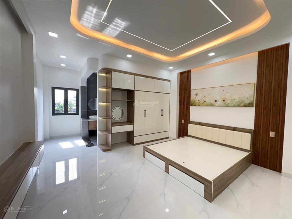 Nhà 3 tầng full nội thất, sổ hoàn công. gần tttm bigc go! dt 118.9m2. đường 6m. giá 7.95 tỷ tl