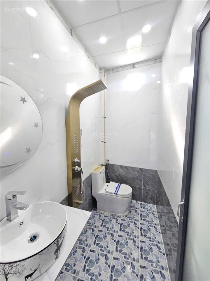 Nhà 2 tầng mới hoàn thiện. dt 90,8m2. 3pn  sân xe hơi. đường 5m. gần bệnh viện dĩ an. giá 4,2 tỷ