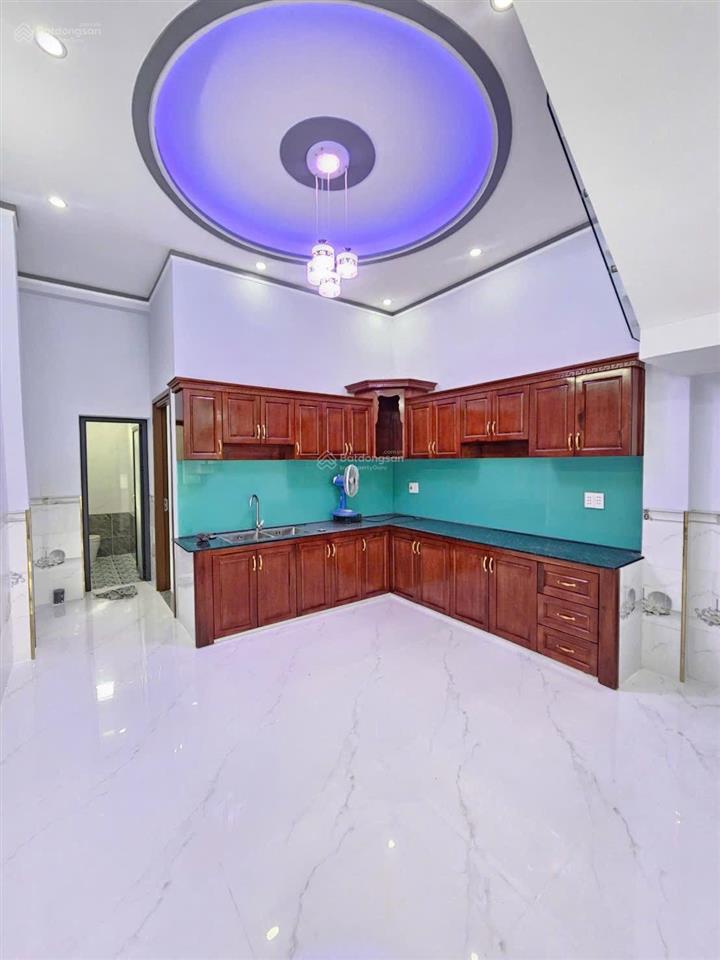 Nhà 2 tầng mới hoàn thiện. dt 90,8m2. 3pn  sân xe hơi. đường 5m. gần bệnh viện dĩ an. giá 4,2 tỷ
