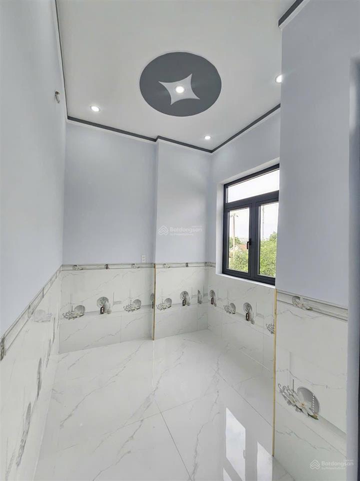 Nhà 2 tầng mới hoàn thiện. dt 90,8m2. 3pn  sân xe hơi. đường 5m. gần bệnh viện dĩ an. giá 4,2 tỷ