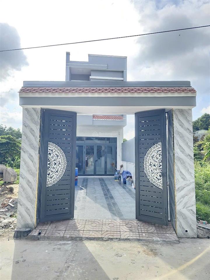 Nhà 2 tầng mới hoàn thiện. dt 90,8m2. 3pn  sân xe hơi. đường 5m. gần bệnh viện dĩ an. giá 4,2 tỷ