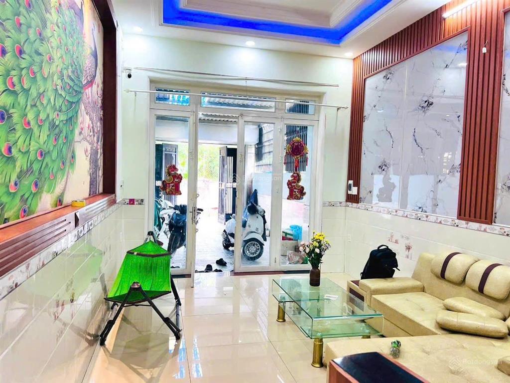 Nhà 2 tầng sát chợ đông hoà, gần tttm bigc go! dt 101m2 (4x 25m). gồm 3pn 3wc. sân xe hơi.