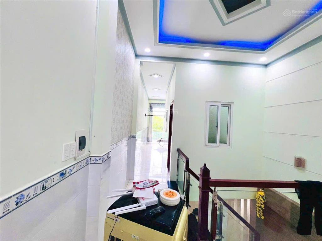 Nhà 2 tầng sát chợ đông hoà, gần tttm bigc go! dt 101m2 (4x 25m). gồm 3pn 3wc. sân xe hơi.