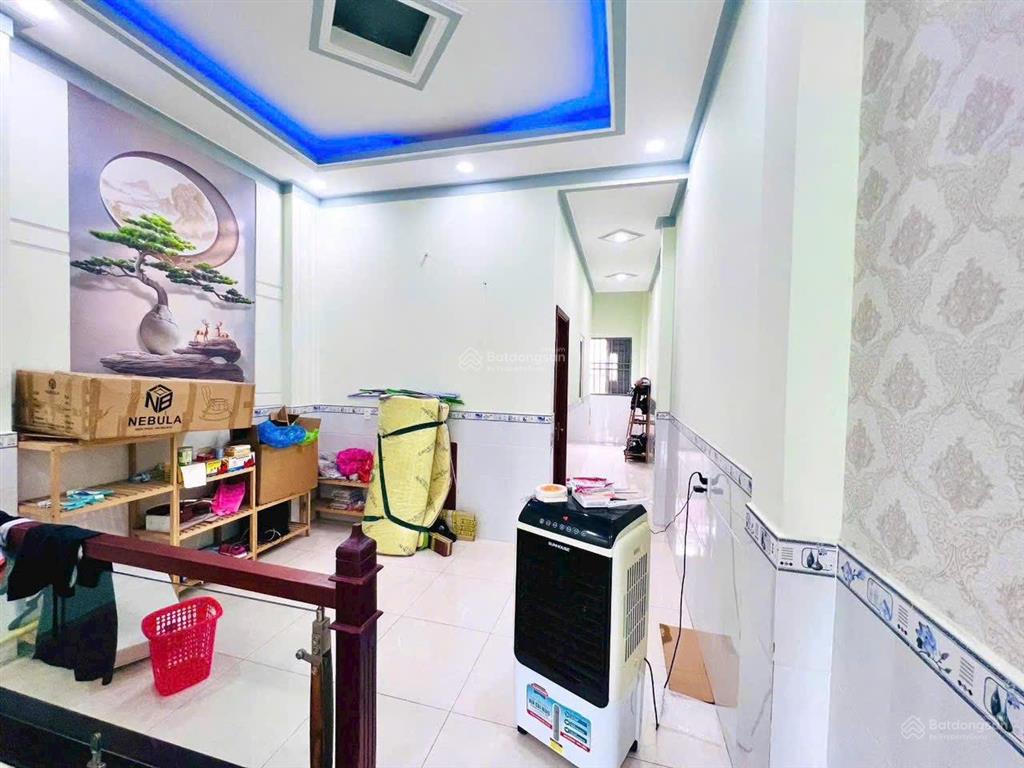 Nhà 2 tầng sát chợ đông hoà, gần tttm bigc go! dt 101m2 (4x 25m). gồm 3pn 3wc. sân xe hơi.