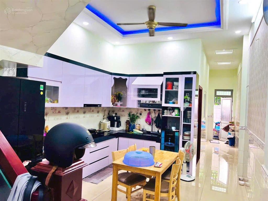 Nhà 2 tầng sát chợ đông hoà, gần tttm bigc go! dt 101m2 (4x 25m). gồm 3pn 3wc. sân xe hơi.