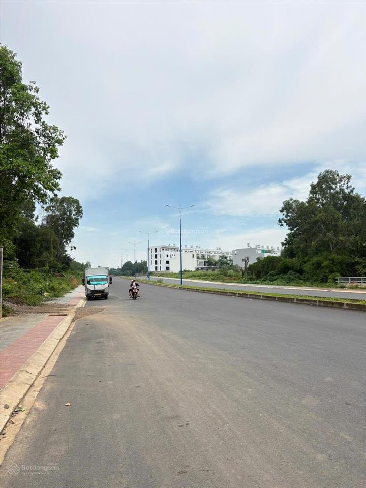 Lô đất mặt tiền n7, sát làng dhqg tp. hcm. dt 150m2 (6x 25m). full thổ cư. giá chỉ 46tr/m2 tl