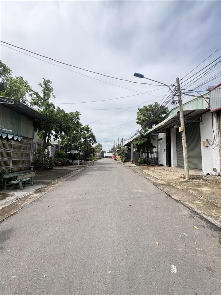 Lô đất kdc đông an, p. tân đông hiệp. gần bv dĩ an. dt 300m2 (10x30m). full thổ cư. giá 7,9 tỷ tl