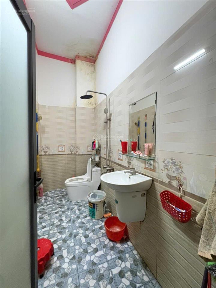 Nhà 2 tầng đường thống nhất, đối diện bcons city. dt 100m2 (5x20m). có 3 pn, sân ô tô. giá 6,3 tỷ