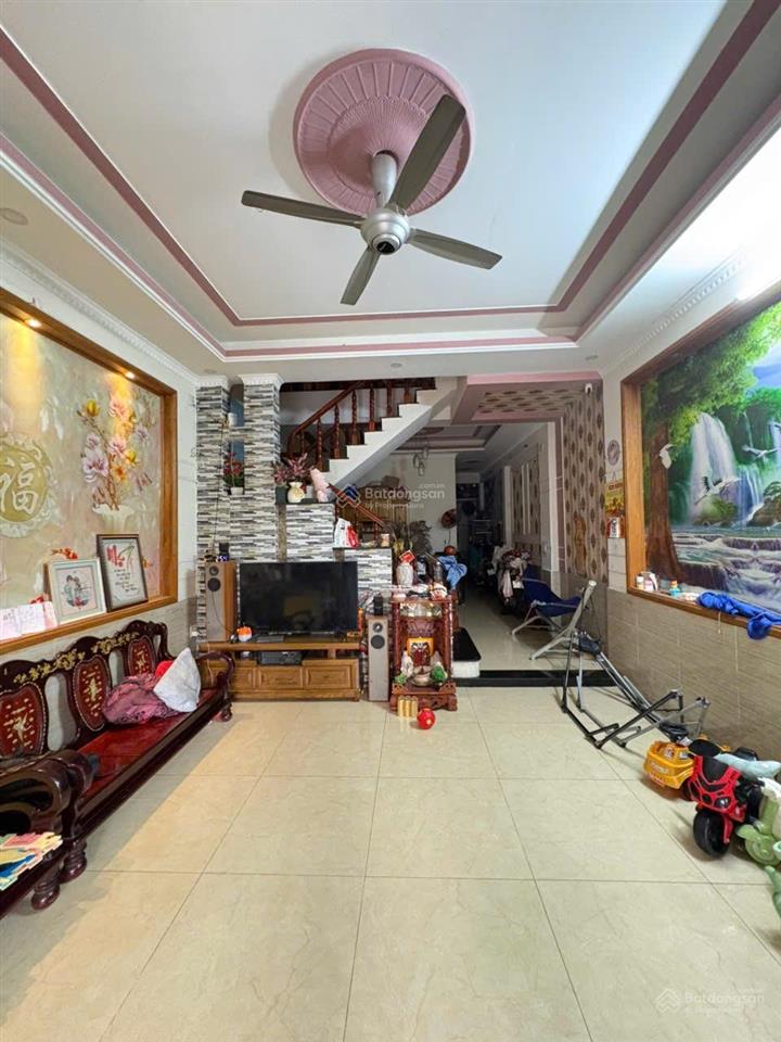 Nhà 2 tầng đường thống nhất, đối diện bcons city. dt 100m2 (5x20m). có 3 pn, sân ô tô. giá 6,3 tỷ