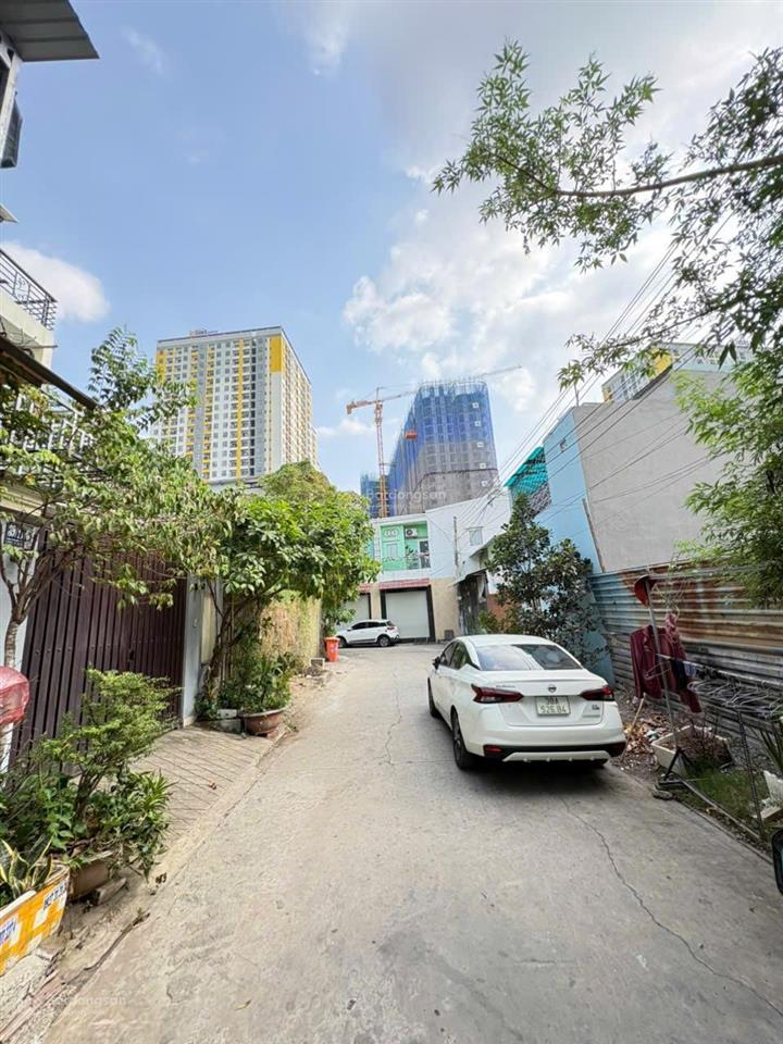 Nhà 2 tầng đường thống nhất, đối diện bcons city. dt 100m2 (5x20m). có 3 pn, sân ô tô. giá 6,3 tỷ
