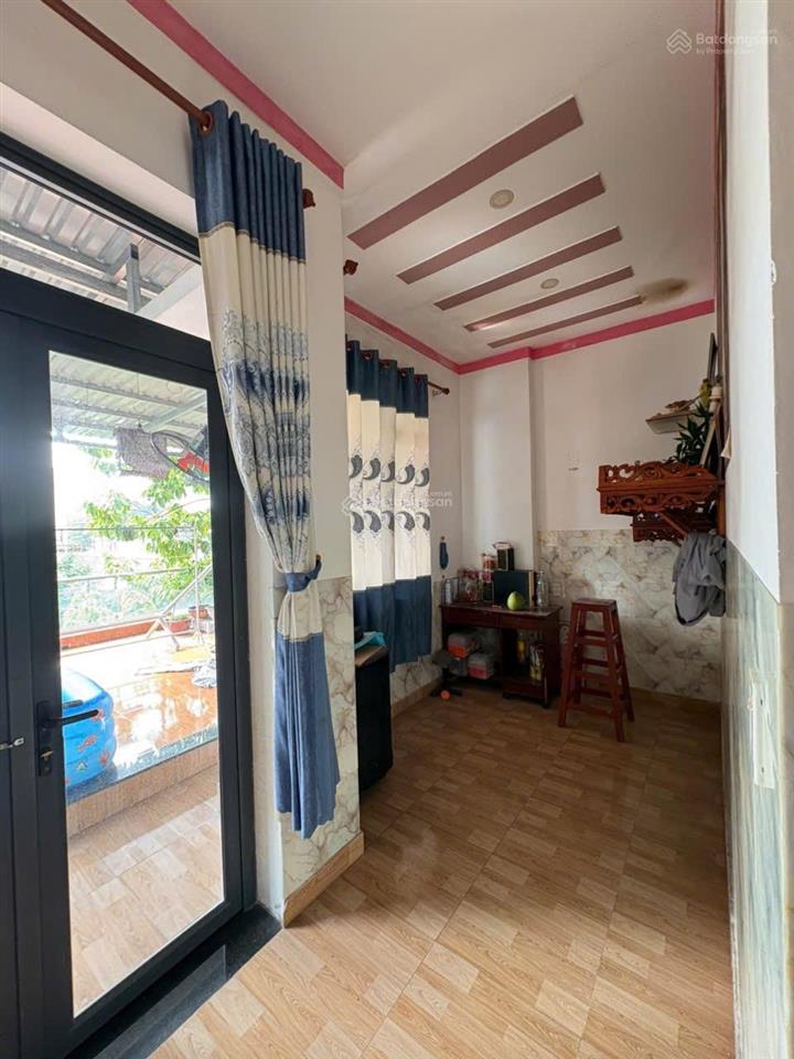 Nhà 2 tầng đường thống nhất, đối diện bcons city. dt 100m2 (5x20m). có 3 pn, sân ô tô. giá 6,3 tỷ