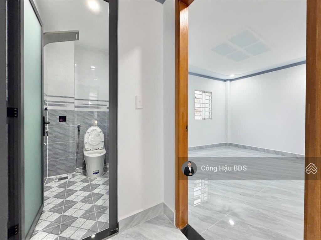 Nhà trệt lửng mt đường vũng việt, p. dĩ an. gồm 3pn  2wc. sân xe hơi. dt 123.3m2. giá 5.2 tỷ tl