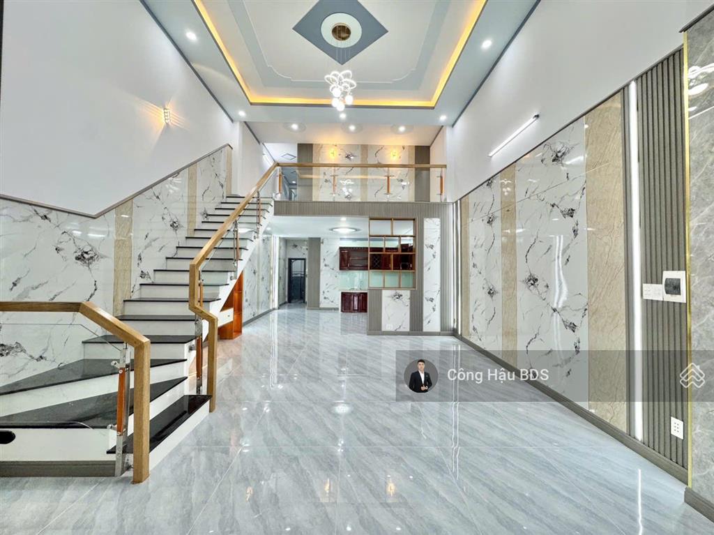 Nhà trệt lửng mt đường vũng việt, p. dĩ an. gồm 3pn  2wc. sân xe hơi. dt 123.3m2. giá 5.2 tỷ tl