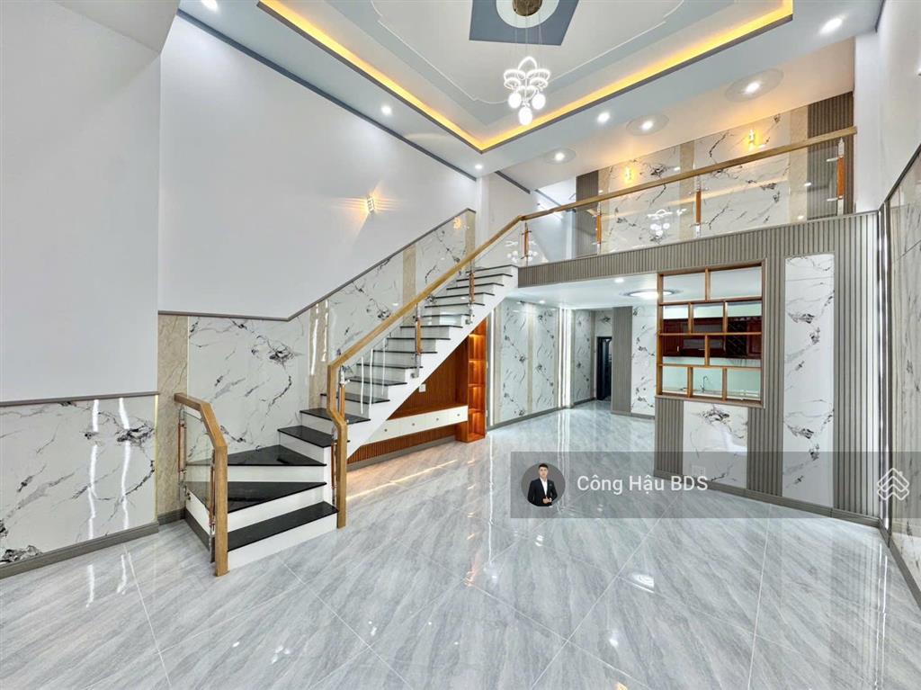 Nhà trệt lửng mt đường vũng việt, p. dĩ an. gồm 3pn  2wc. sân xe hơi. dt 123.3m2. giá 5.2 tỷ tl