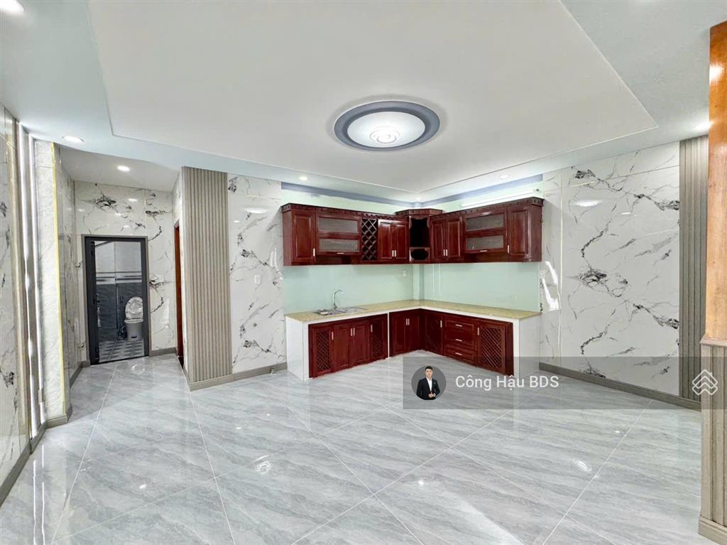 Nhà trệt lửng mt đường vũng việt, p. dĩ an. gồm 3pn  2wc. sân xe hơi. dt 123.3m2. giá 5.2 tỷ tl
