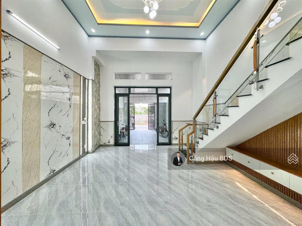 Nhà trệt lửng mt đường vũng việt, p. dĩ an. gồm 3pn  2wc. sân xe hơi. dt 123.3m2. giá 5.2 tỷ tl