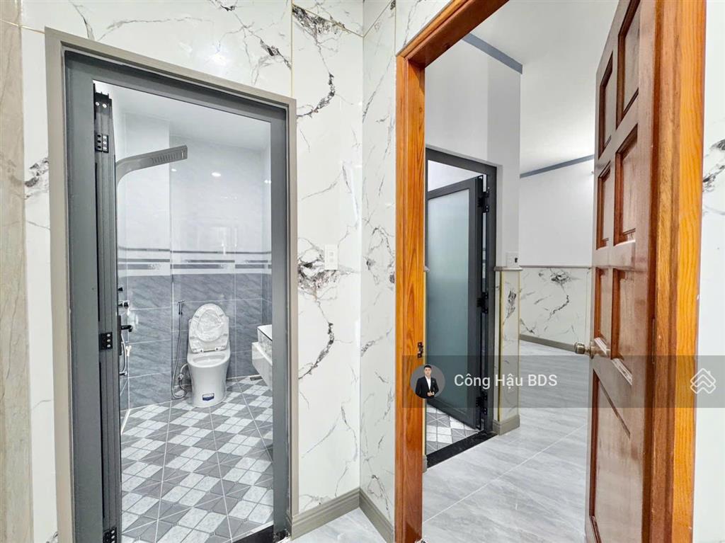 Nhà trệt lửng mt đường vũng việt, p. dĩ an. gồm 3pn  2wc. sân xe hơi. dt 123.3m2. giá 5.2 tỷ tl