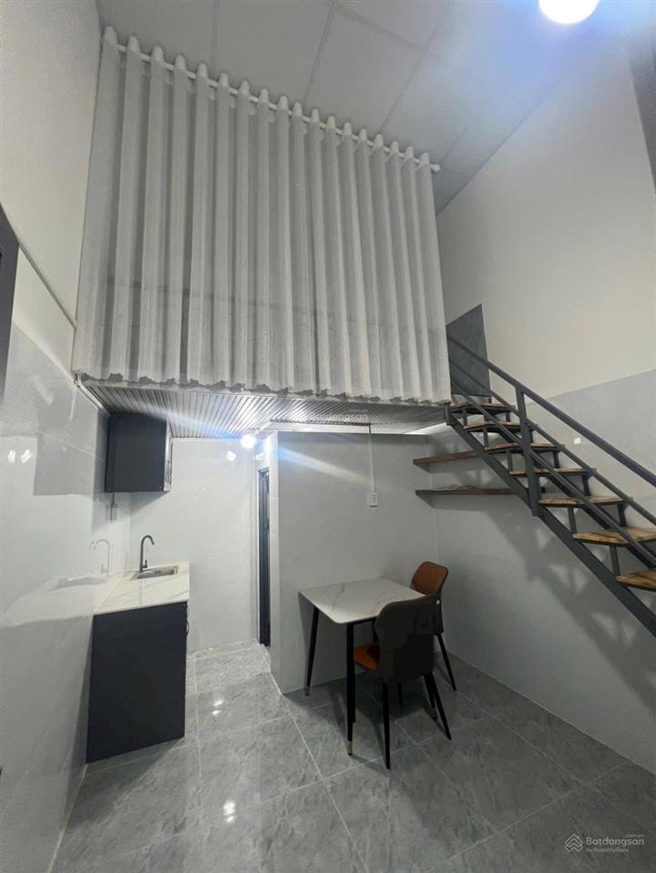 Căn hộ dịch vụ gồm 16 phòng + 2 kiốt. dt 280m2 (10x28m). thu nhập 40tr/th. giá 10,5 tỷ tl