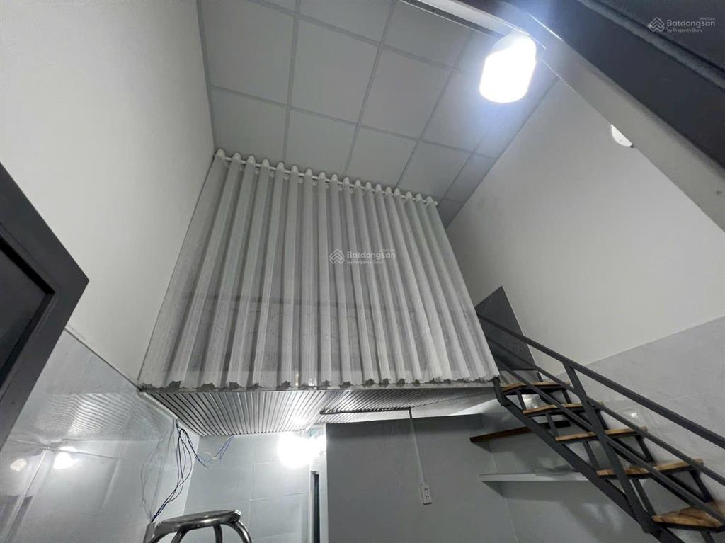 Căn hộ dịch vụ gồm 16 phòng + 2 kiốt. dt 280m2 (10x28m). thu nhập 40tr/th. giá 10,5 tỷ tl