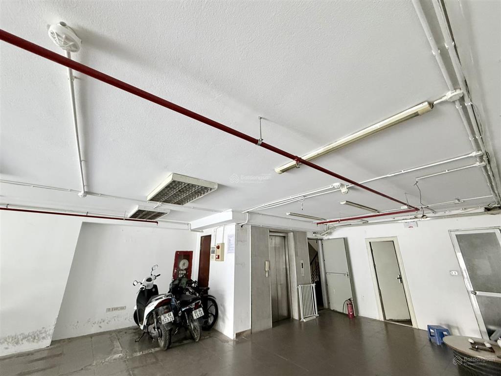 Chính chủ cho thuê tầng 4 tòa nhà mặt phố số 107 xuân diệu, tây hồ