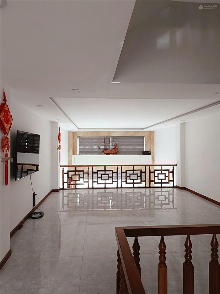 Nhà đẹp 4,5 tầng, 8 tỷ cách biển 650m đường trường sơn gần kdt mipeco, như trang, khánh hòa