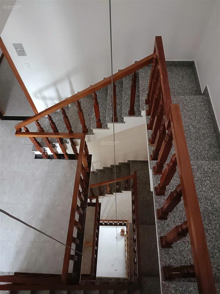 Nhà đẹp 4,5 tầng, 8 tỷ cách biển 650m đường trường sơn gần kdt mipeco, như trang, khánh hòa