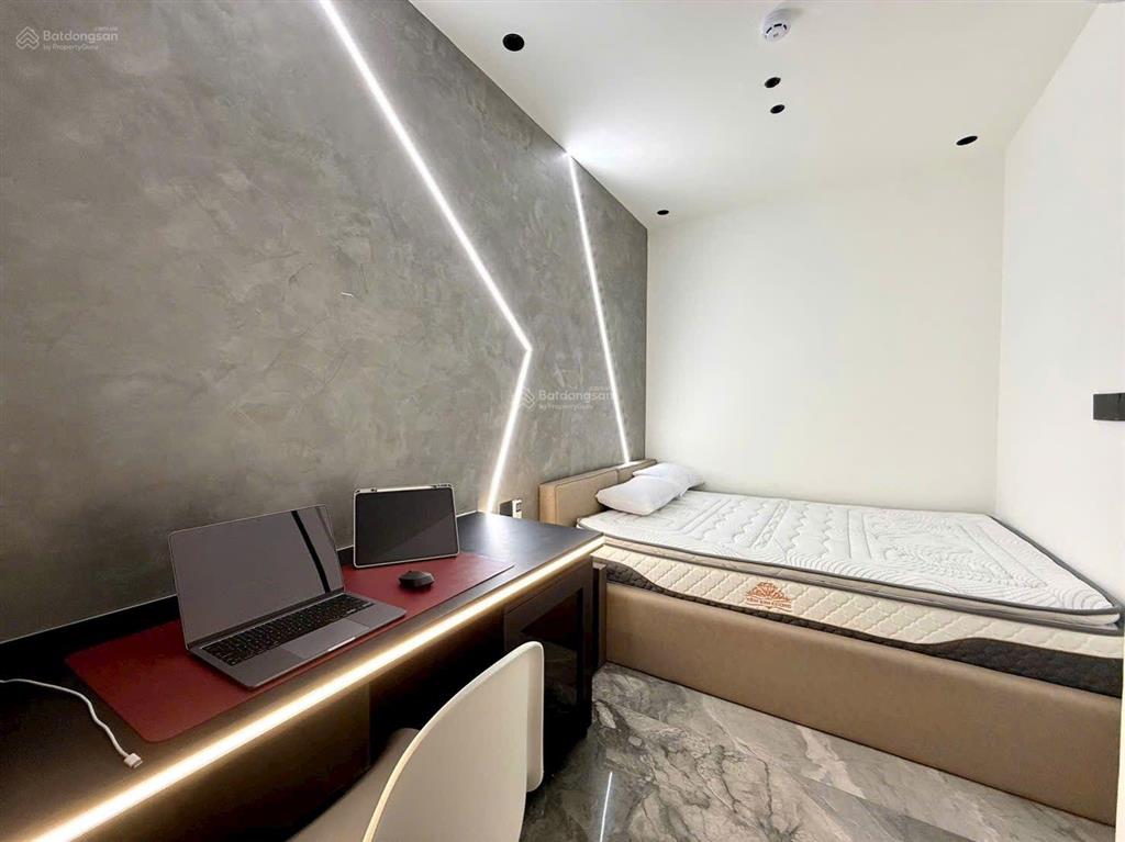Bán tòa nhà 7 tầng, 19ph, dt đất 138m2 giá 35 tỷ rất gần biển nha trang, khánh hòa