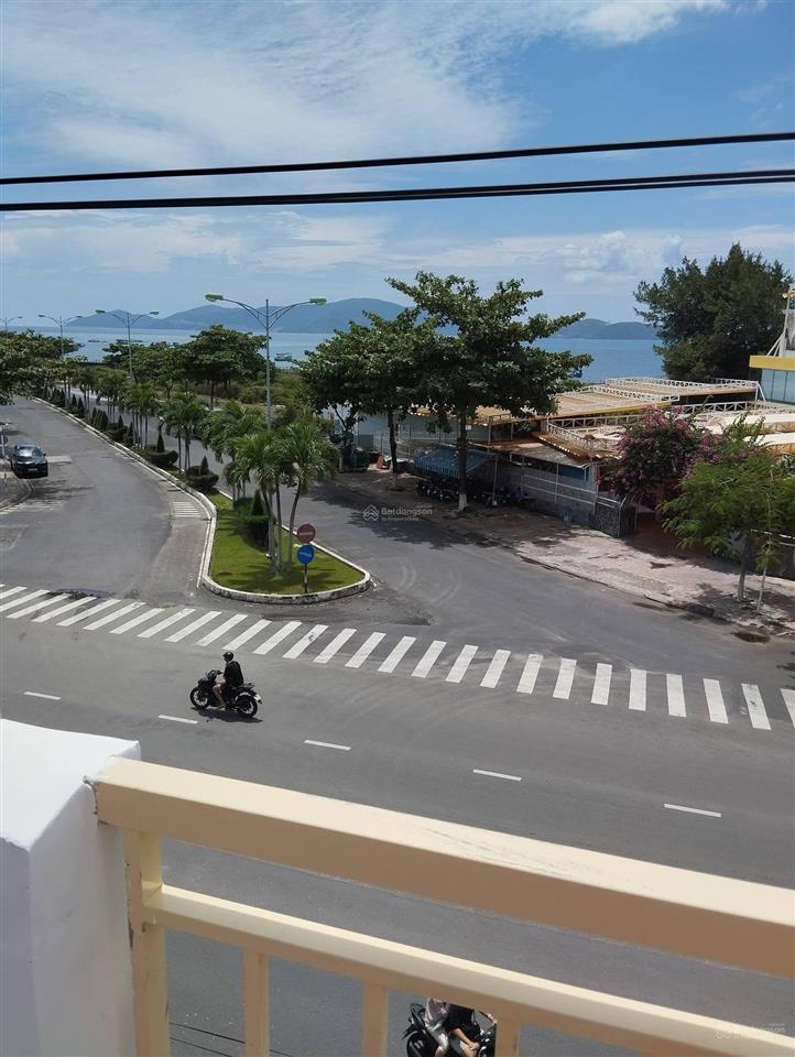 Bán nhà 2 tầng, giá 13,5 tỷ mặt biển phạm văn đồng, nha trang, khánh hòa