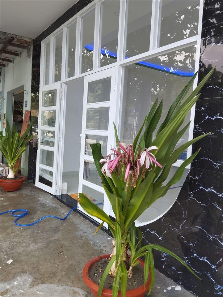 Bán nhà 2 tầng, giá 13,5 tỷ mặt biển phạm văn đồng, nha trang, khánh hòa