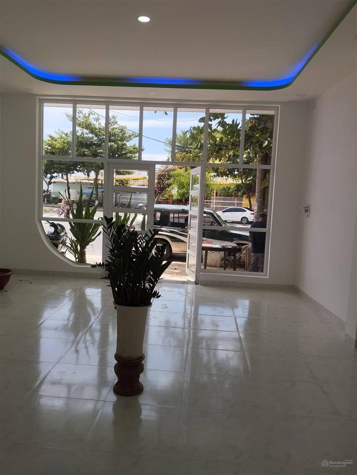 Bán nhà 2 tầng, giá 13,5 tỷ mặt biển phạm văn đồng, nha trang, khánh hòa