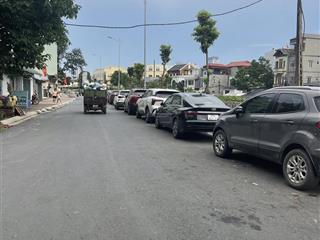 Hót vị trí đẹp kinh doanh trước nhà 2 ô tô đỗ tránh đỗ vào nhà thoáng trước sau ngõ thông hơn7 ty