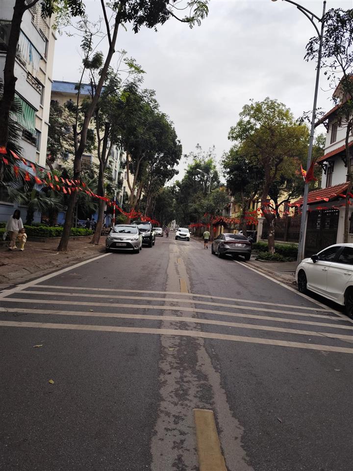 Bán biệt thự khu đô thị việt hưng 198m², mt 11m, 4 tầng vỉa hè, ôtô tránh, giá 56 tỷ