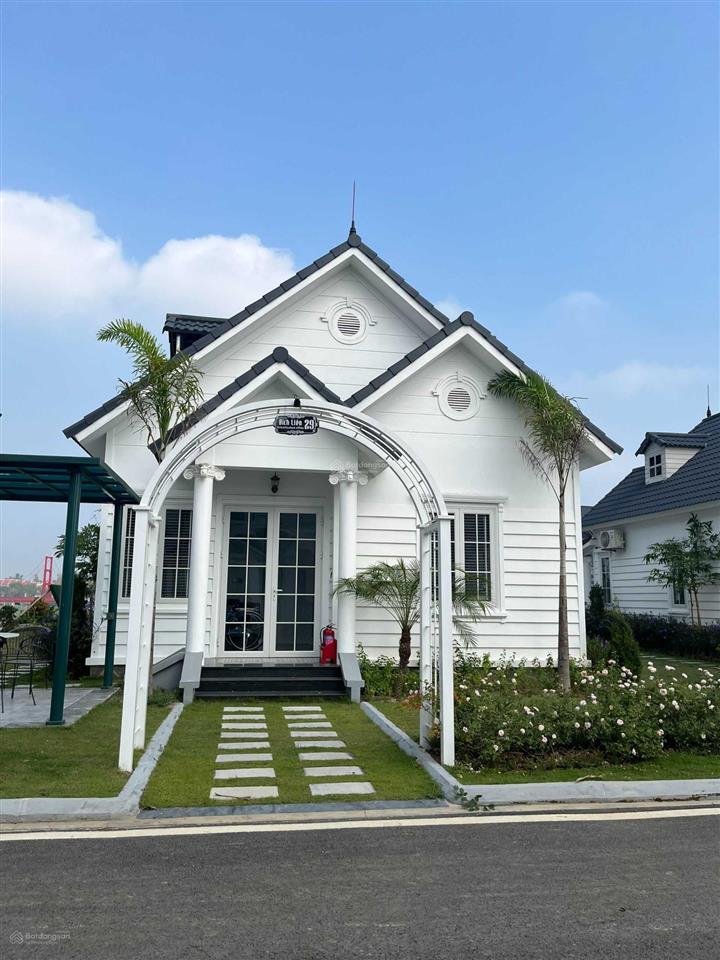 Suất ngoại giao!!! tổng giá chỉ 3,9 tỷ biệt thự view 2 mặt hồ sen đẹp nhất dự án full nội thất 5*