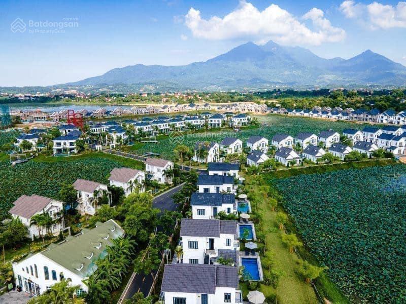 Suất ngoại giao!!! tổng giá chỉ 3,9 tỷ biệt thự view 2 mặt hồ sen đẹp nhất dự án full nội thất 5*