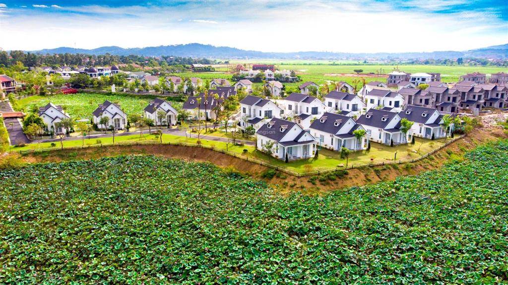 Suất ngoại giao!!! tổng giá chỉ 3,9 tỷ biệt thự view 2 mặt hồ sen đẹp nhất dự án full nội thất 5*