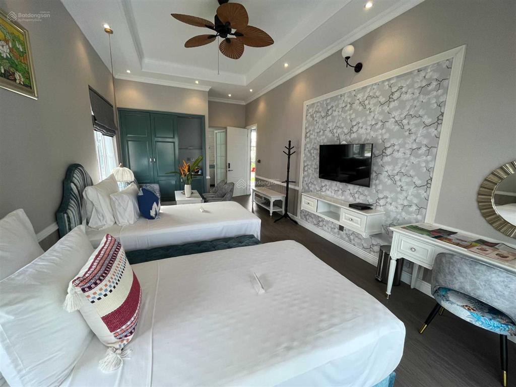 Suất ngoại giao!!! tổng giá chỉ 3,9 tỷ biệt thự view 2 mặt hồ sen đẹp nhất dự án full nội thất 5*