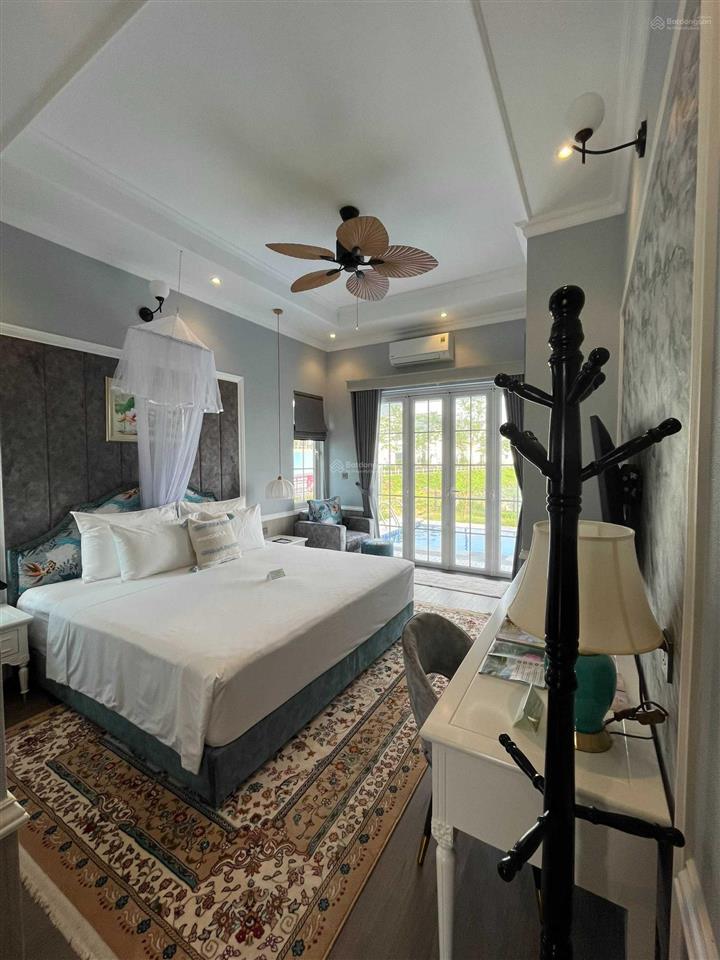 Suất ngoại giao!!! tổng giá chỉ 3,9 tỷ biệt thự view 2 mặt hồ sen đẹp nhất dự án full nội thất 5*