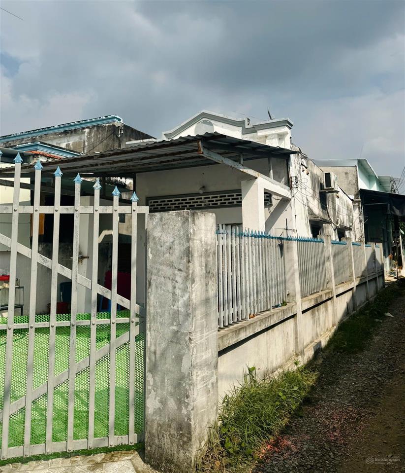 Bán dãy trọ (góc 2mt 221m2)giá 690tr (1 kiot và 3 phòng tr) đang cho thuê 4,5tr/tháng ở ấp suối cao