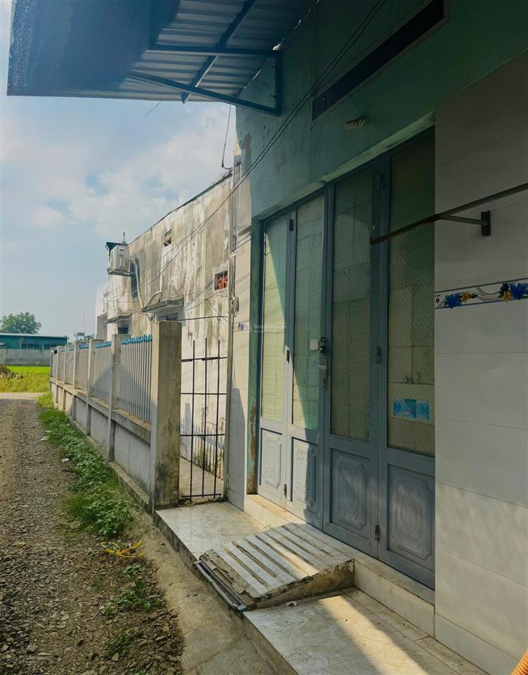 Bán dãy trọ (góc 2mt 221m2)giá 690tr (1 kiot và 3 phòng tr) đang cho thuê 4,5tr/tháng ở ấp suối cao