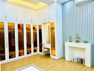 Hoàng hoa thám tây hồ  hà nội  gần ô tô  nhà đẹp 5 tầng  ở luôn