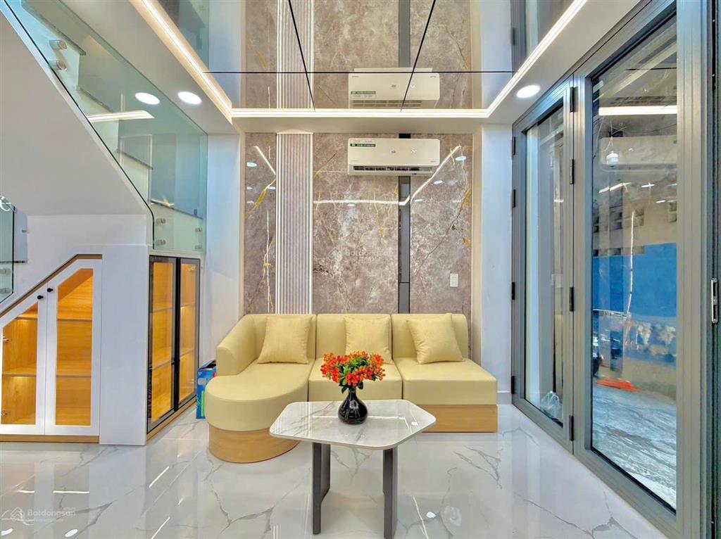 Nhà nở hậu 5 tầng cao cấp  sát mặt tiền hoàng văn thụ.  anh út  0908 120 ***