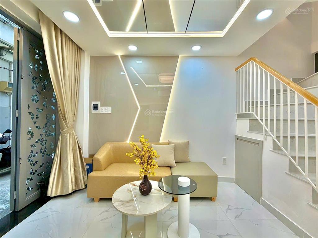 Nhà mới lên sóng, nằm hoàn toàn trong khu ẩm thực pxlong  5,680 tỷ bớt lộc.  0908 120 ***