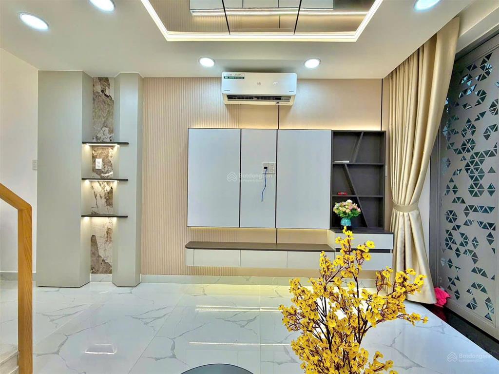 Nhà mới lên sóng, nằm hoàn toàn trong khu ẩm thực pxlong  5,680 tỷ bớt lộc.  0908 120 ***