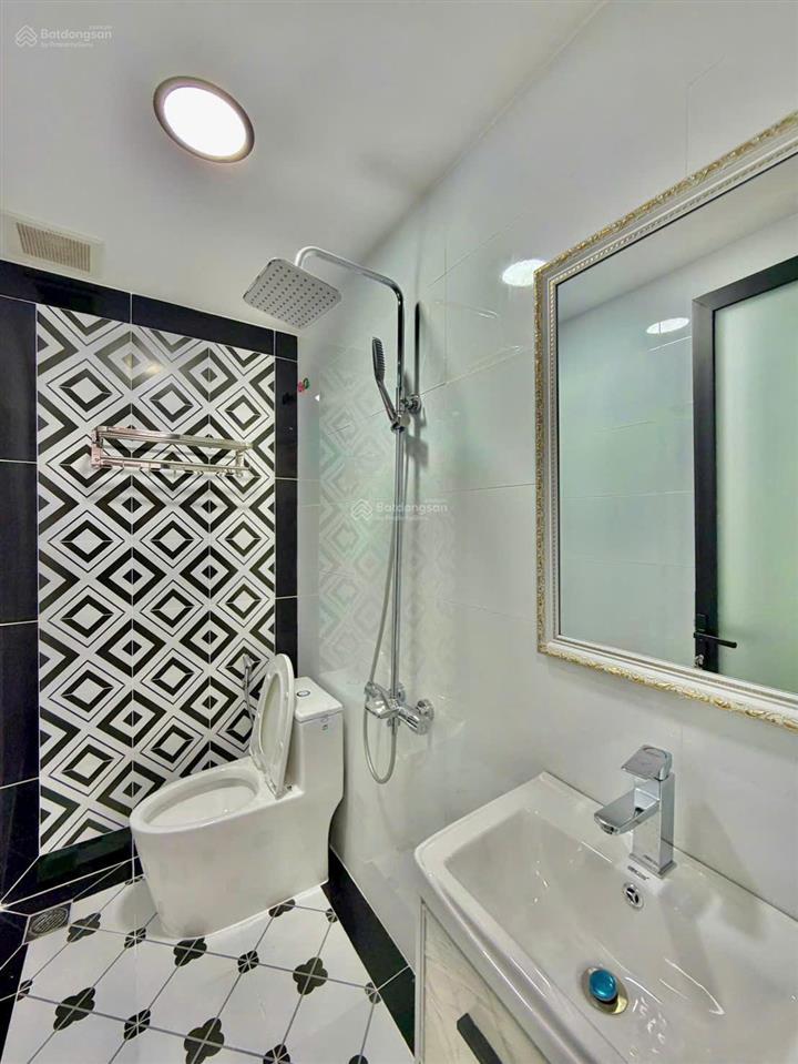 Mặt tiền trương đăng quế  ở + kinh doanh đỉnh  3pn, 4wc, 2 sân thượng