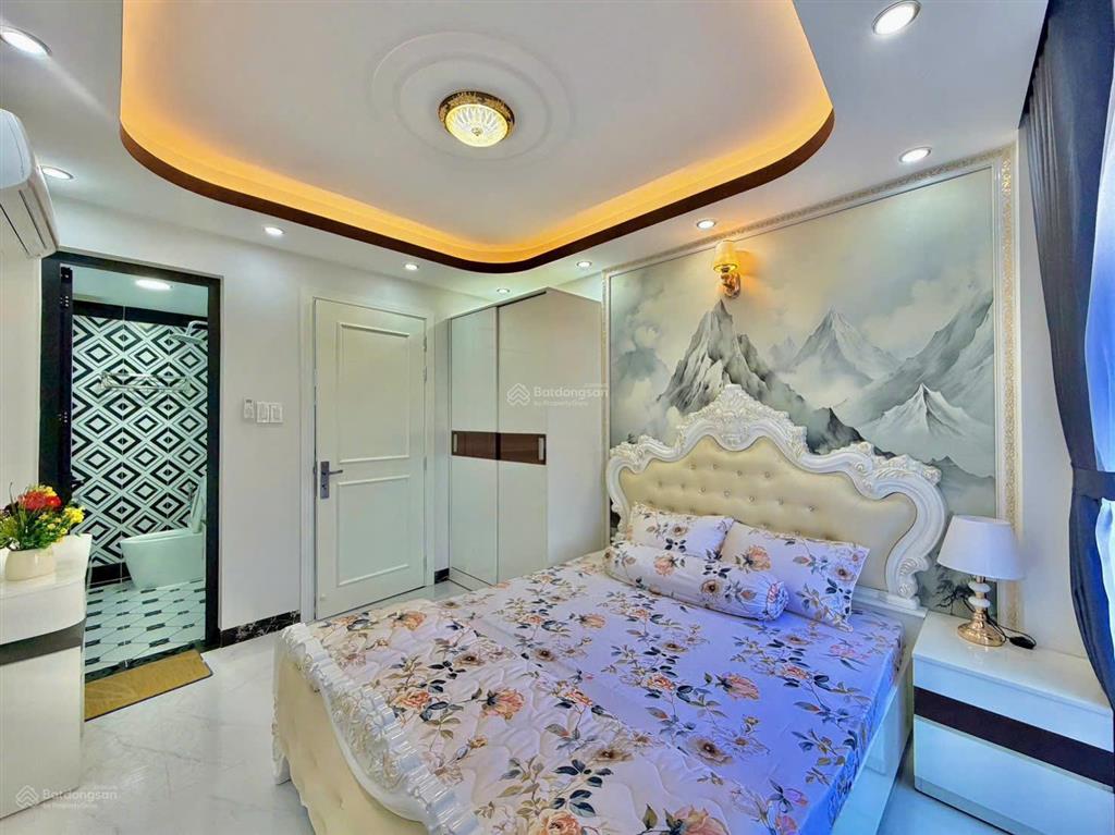 Mặt tiền trương đăng quế  ở + kinh doanh đỉnh  3pn, 4wc, 2 sân thượng