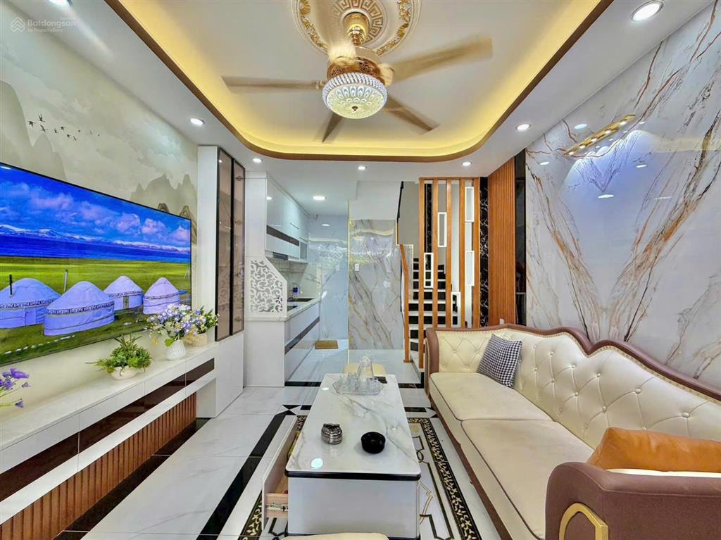 Mặt tiền trương đăng quế  ở + kinh doanh đỉnh  3pn, 4wc, 2 sân thượng